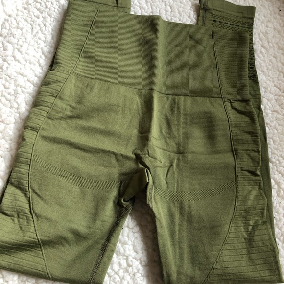 NEW! Army Green Energy Seamless Leggings - Picture 5 of 8